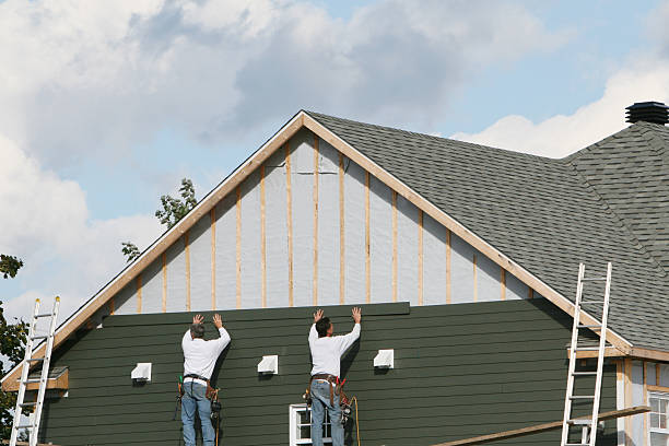 Professional Vinyl Siding technician working in Milford, PA
